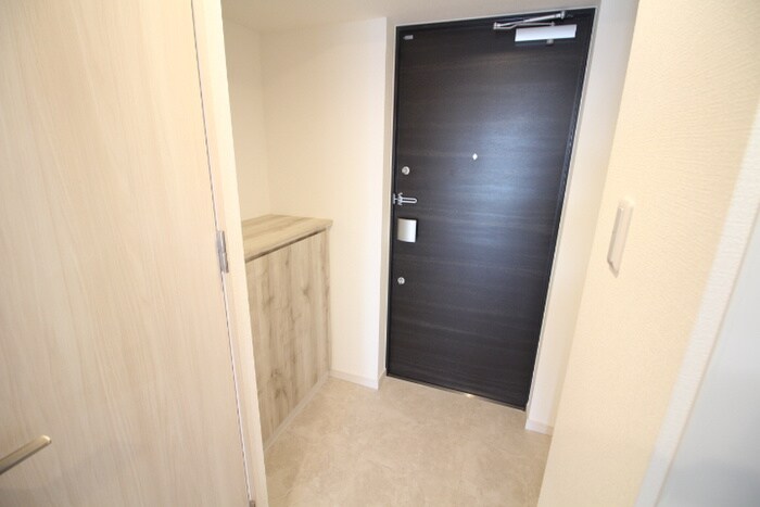 物件内観写真16　(玄関)