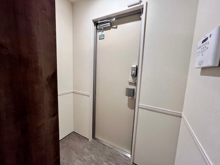 物件内観写真6　(玄関)