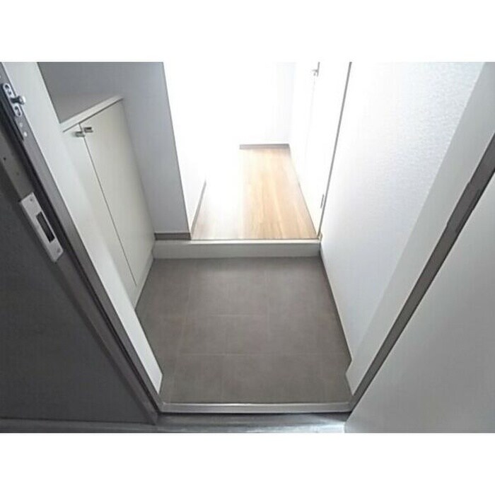 物件内観写真7　(玄関)