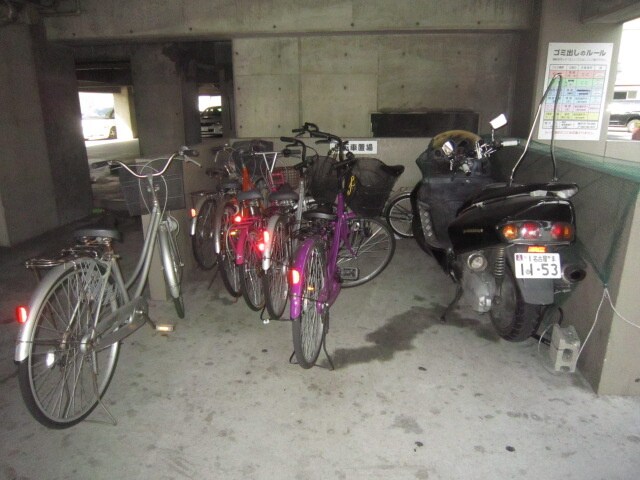 物件外観写真3　(駐輪場)