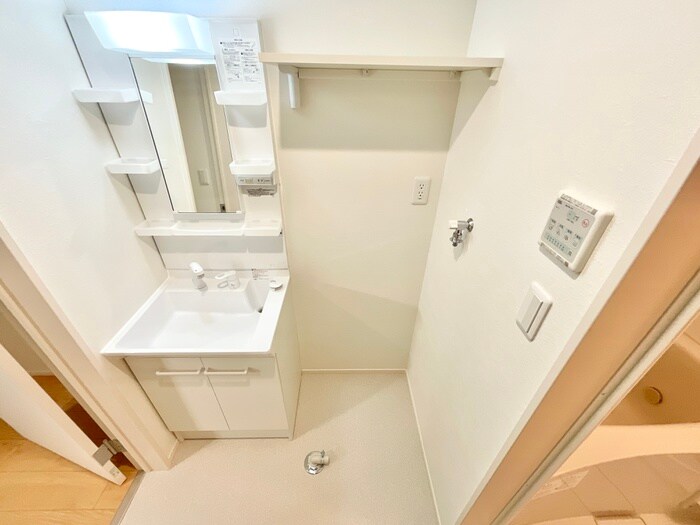 物件内観写真15　(洗濯機置場)