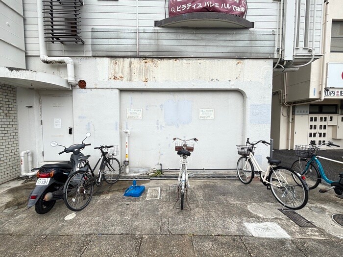 物件外観写真3　(駐輪場)