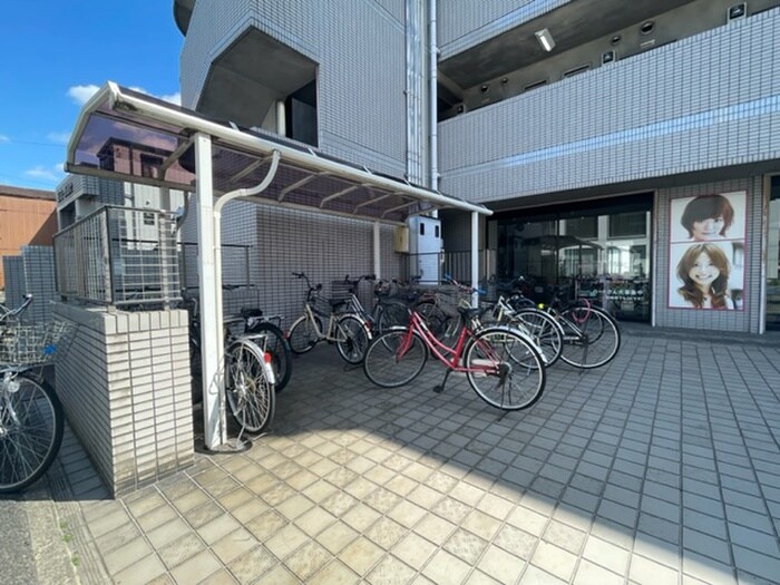 物件外観写真5　(駐輪場)