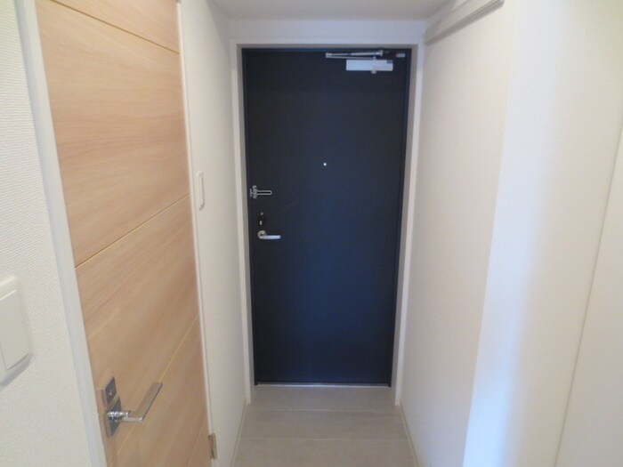 物件内観写真8　(玄関)