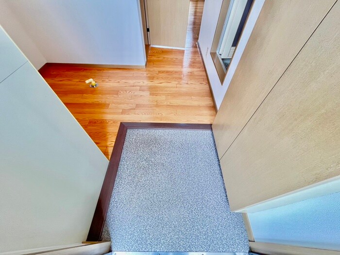 物件内観写真17　(玄関)