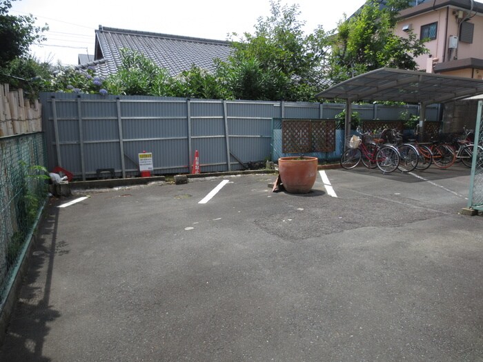 物件外観写真4　(駐車場)