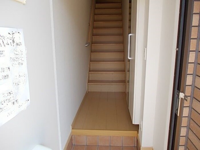 物件内観写真8　(玄関)