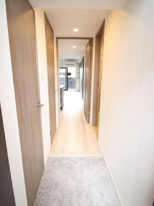 物件内観写真2　(玄関)