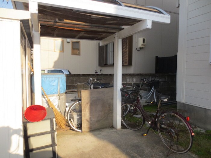 物件外観写真3　(駐輪場)
