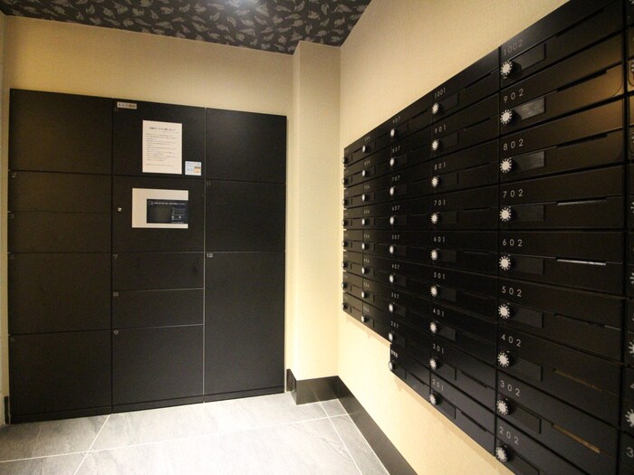 物件外観写真4　(エントランス部分)