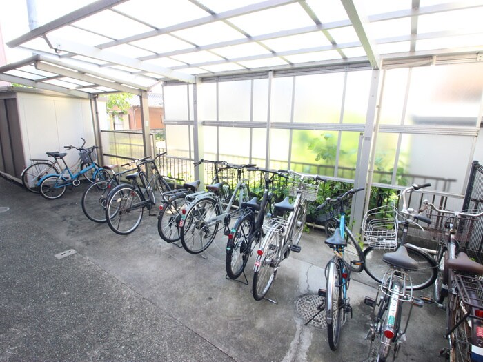 物件外観写真5　(駐輪場)