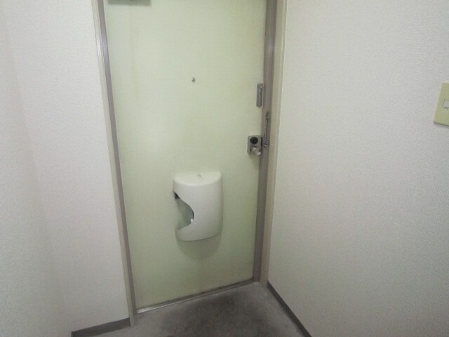 物件内観写真11　(玄関)