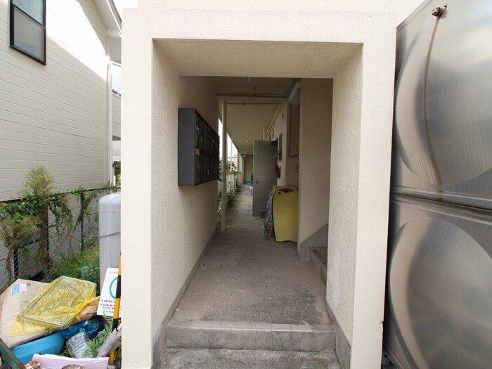 物件外観写真6　(エントランス部分)