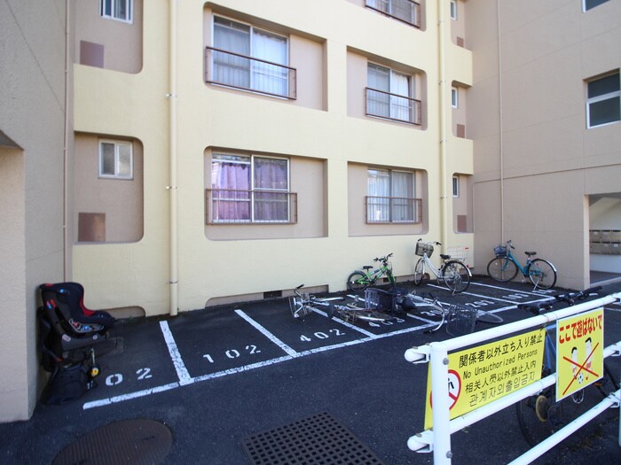 物件外観写真4　(駐輪場)