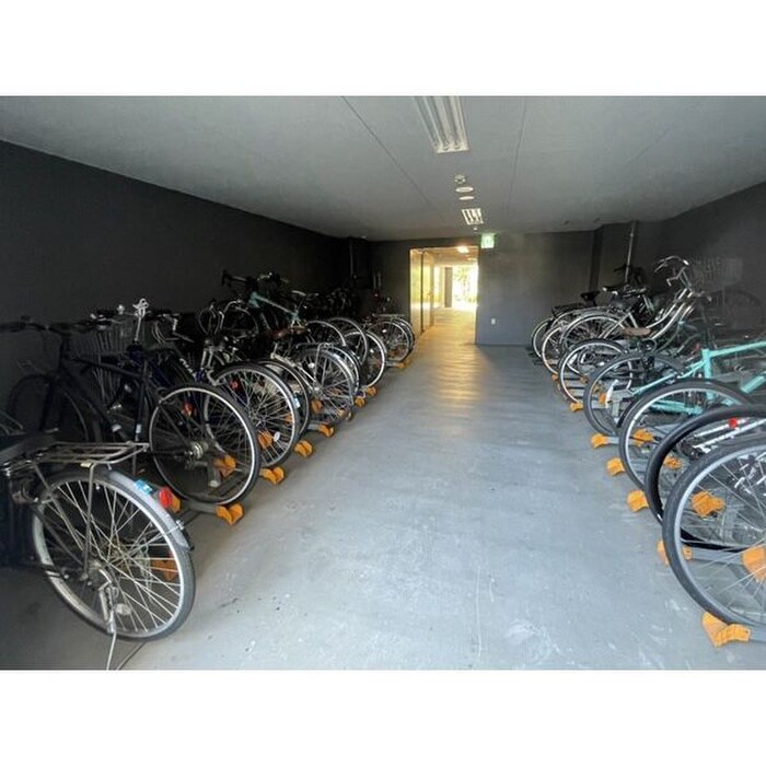 物件外観写真5　(駐輪場)