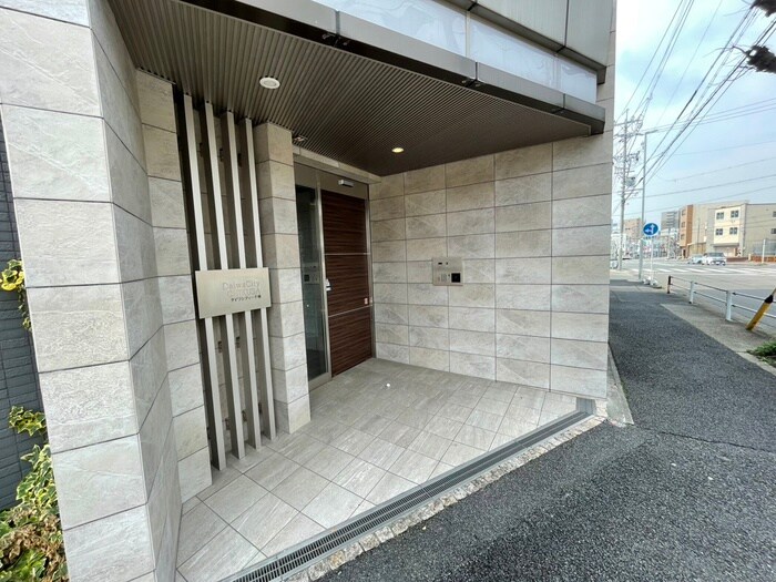 物件外観写真3　(エントランス部分)