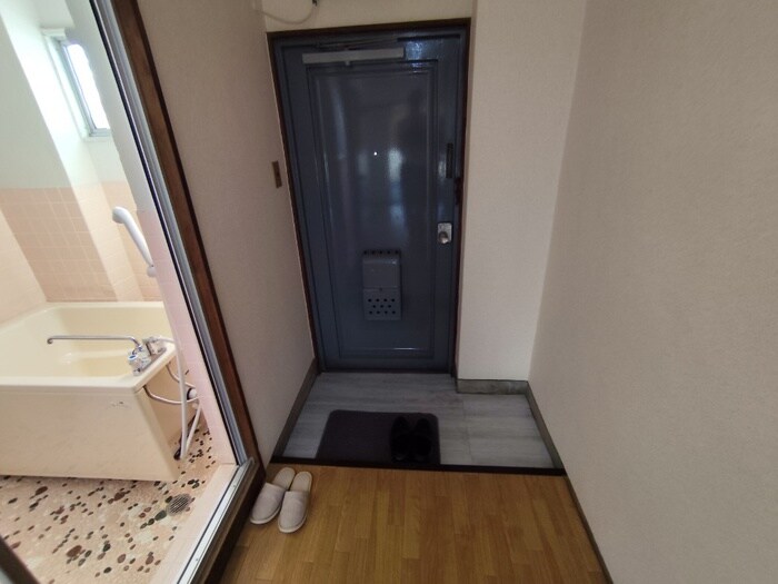 物件内観写真11　(玄関)