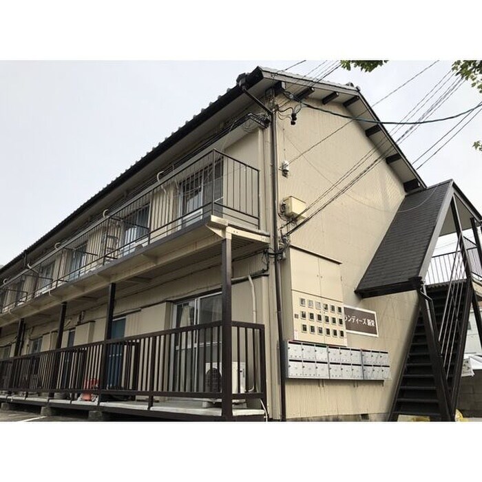 物件外観写真1　(エントランス部分)