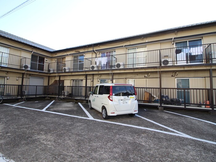 物件外観写真5　(駐車場)