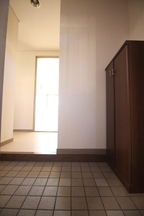 物件内観写真11　(玄関)