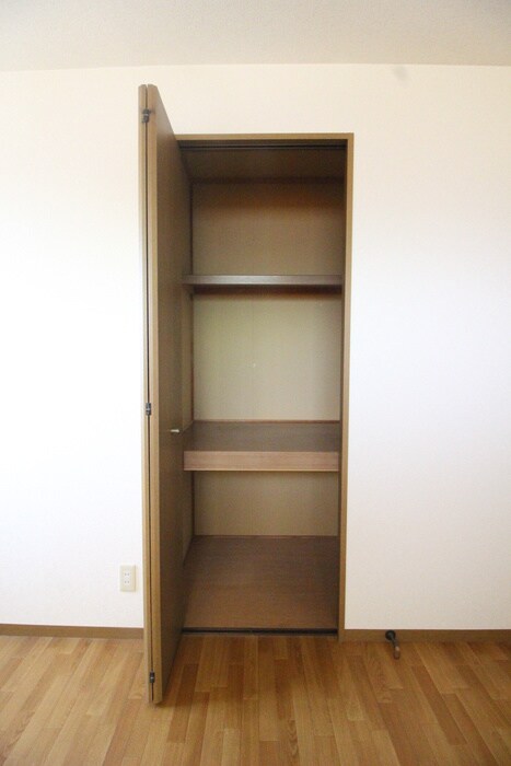 物件内観写真12　(収納)