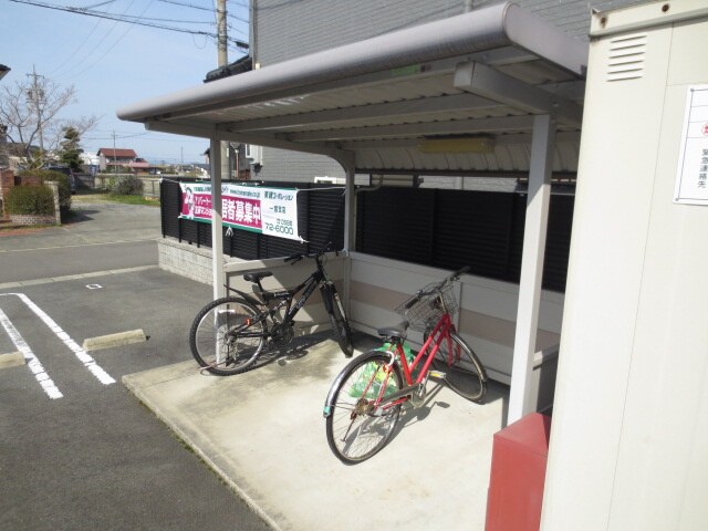 物件外観写真3　(駐輪場)
