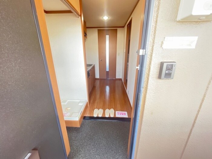 物件内観写真12　(玄関)