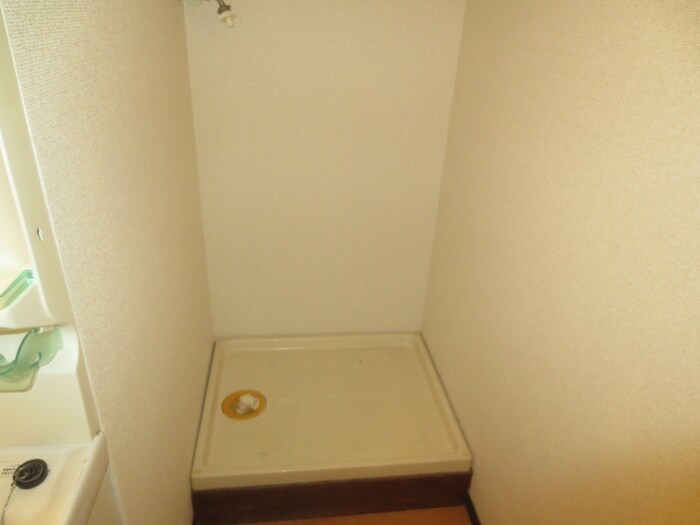 物件内観写真15　(洗濯機置場)