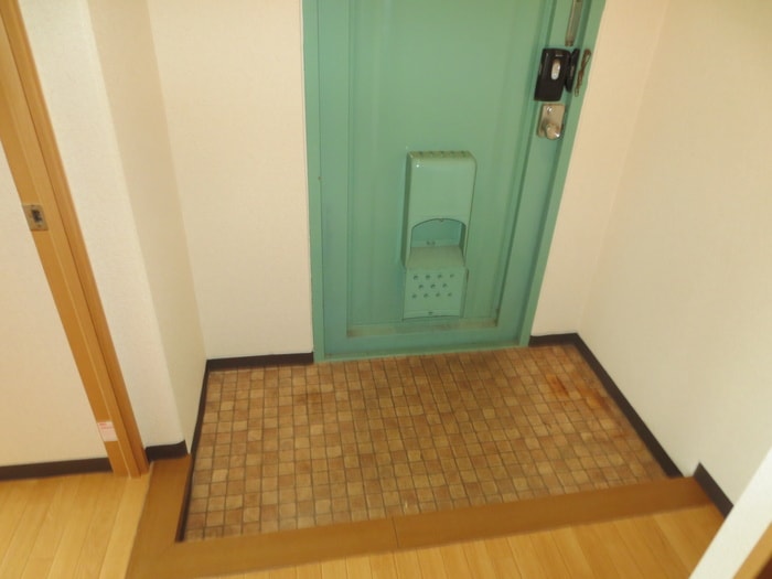 物件内観写真18　(玄関)