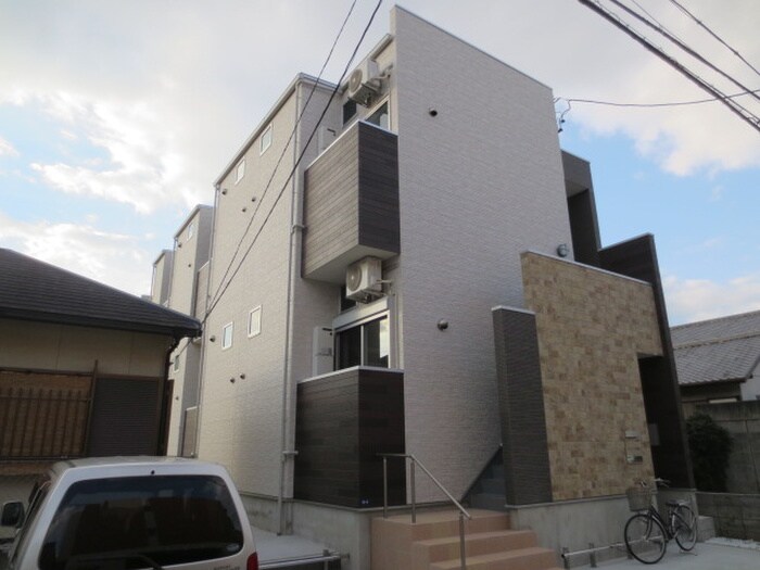 物件外観写真3　(エントランス部分)