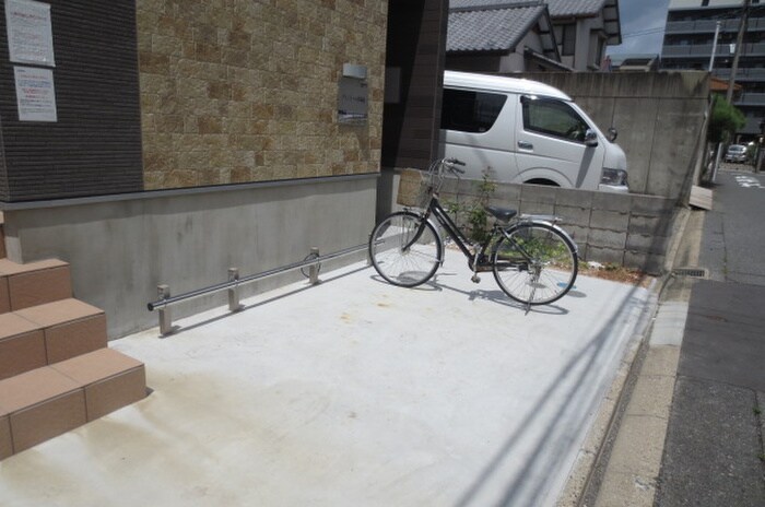 物件外観写真4　(駐輪場)