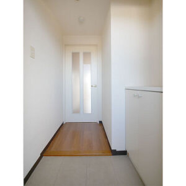 物件内観写真7　(玄関)