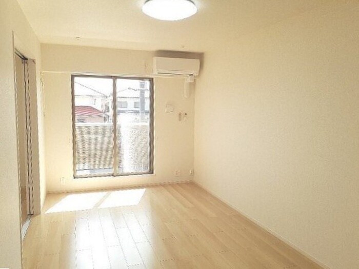 物件内観写真4　(居室)