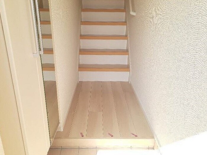 物件内観写真11　(玄関)