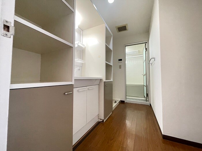 物件内観写真12　(洗濯機置場)