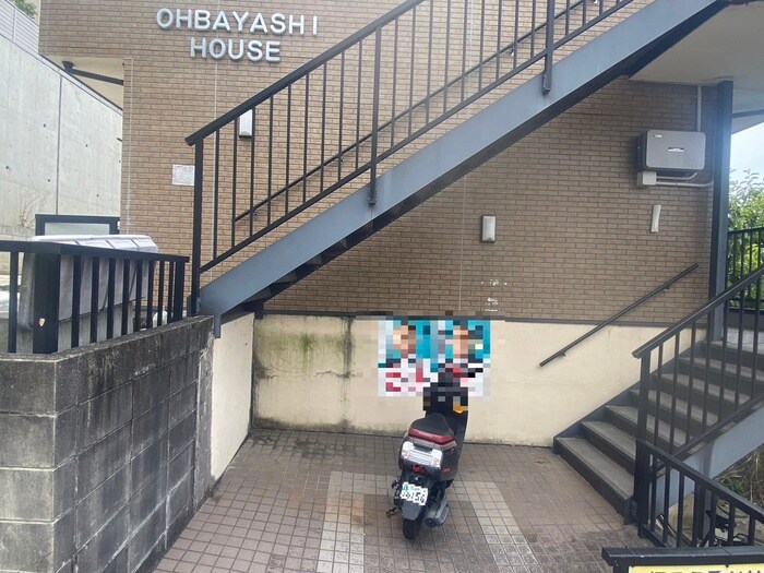 物件外観写真3　(エントランス部分)