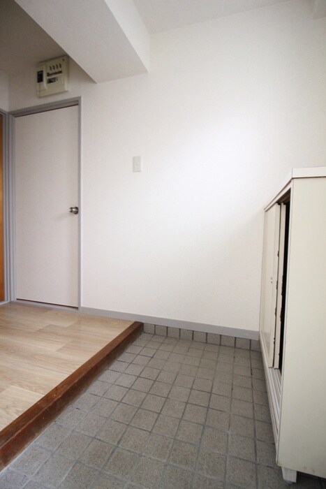 物件内観写真7　(玄関)