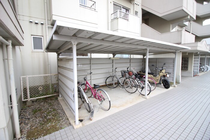 物件外観写真3　(駐輪場)