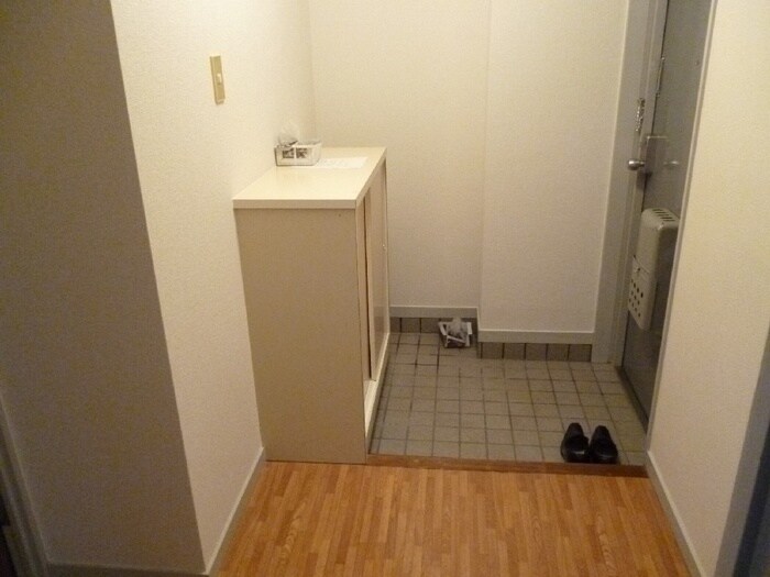 物件内観写真16　(玄関)