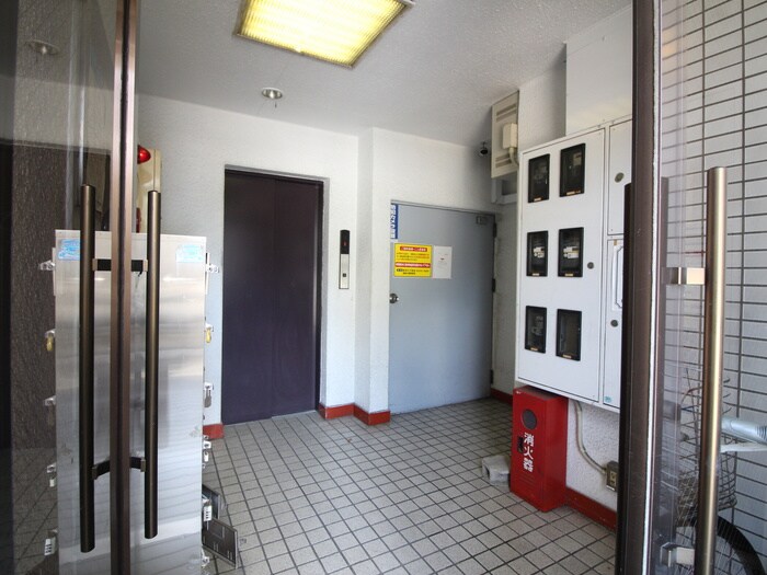 物件外観写真4　(エントランス部分)