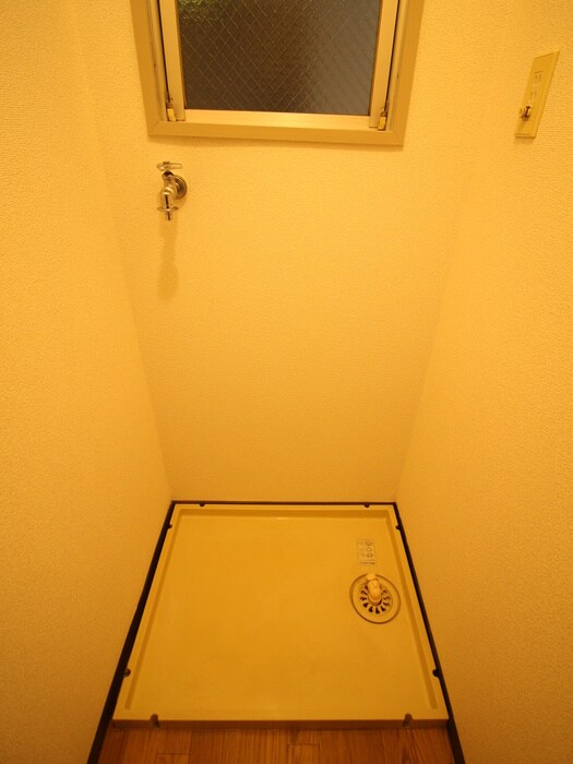 物件内観写真12　(洗濯機置場)