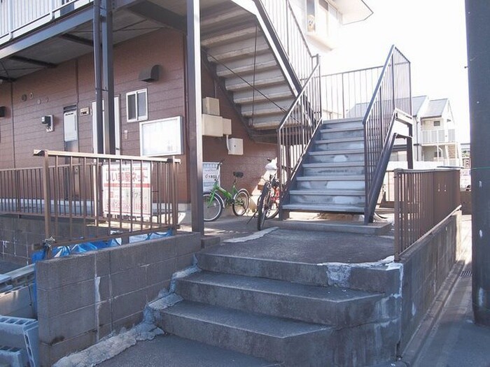 物件外観写真3　(エントランス部分)