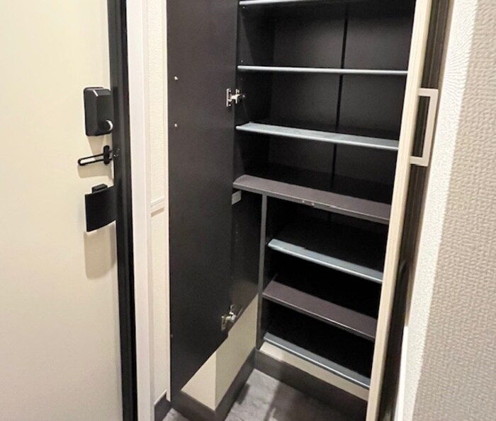 物件内観写真5　(靴箱)