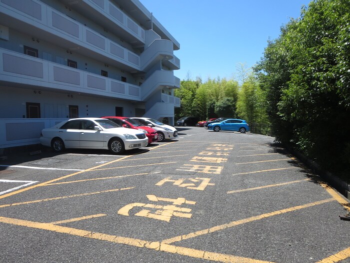物件外観写真2　(駐車場)
