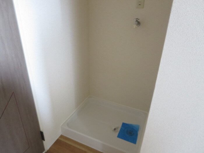 物件内観写真10　(洗濯機置場)