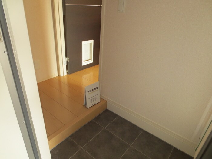 物件内観写真7　(玄関)