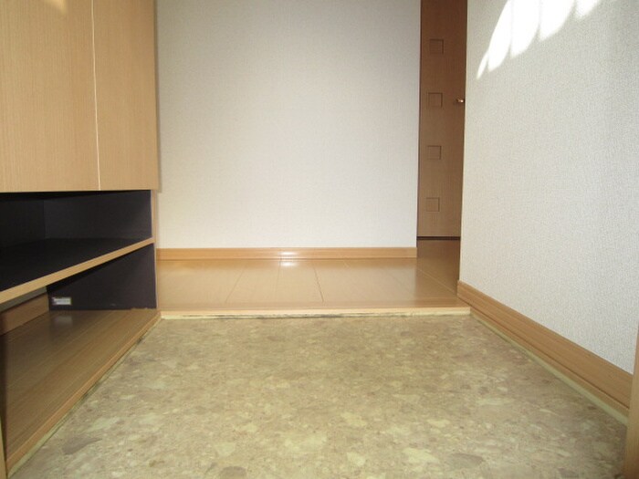 物件内観写真7　(玄関)