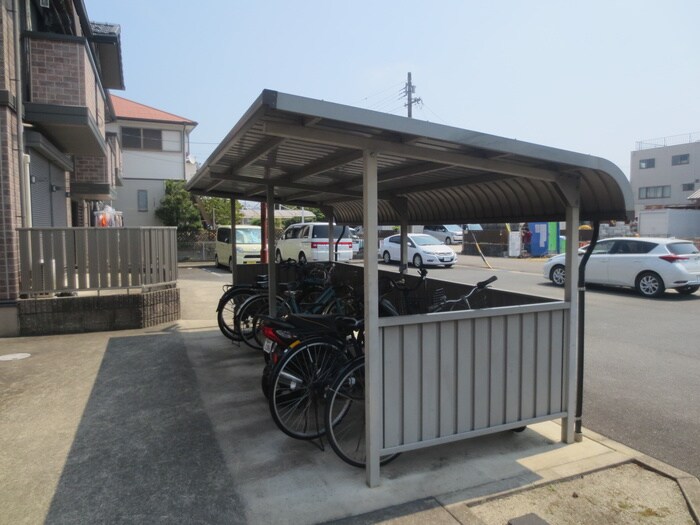 物件外観写真4　(駐輪場)