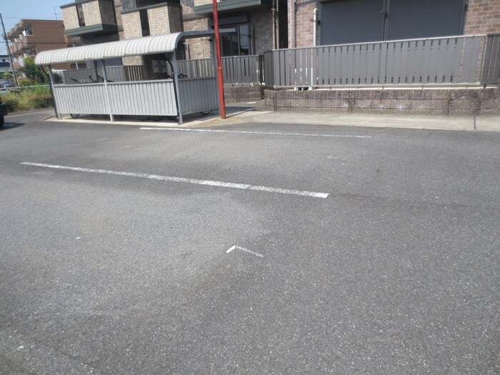 物件外観写真5　(駐車場)