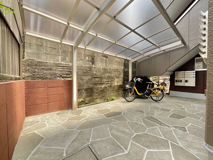 物件外観写真4　(駐輪場)